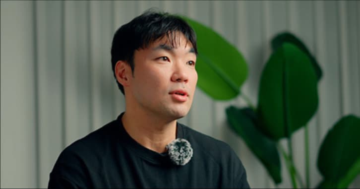 인터뷰 하는 사람