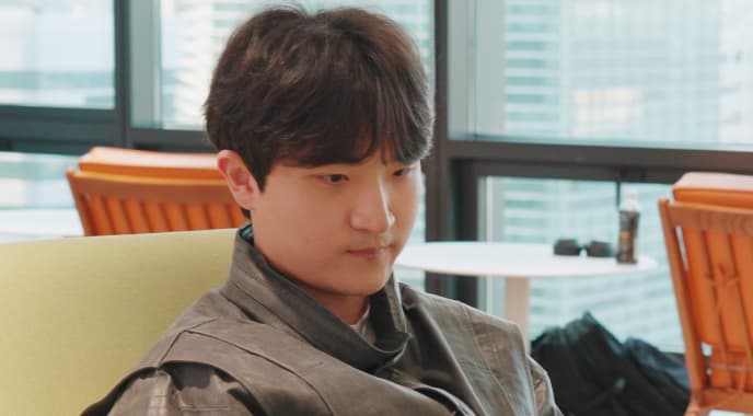 노트북하는 남자